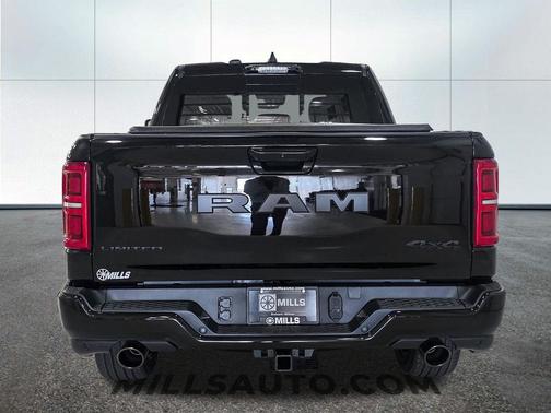 Diamond Black Crystal Pearlcoat 2026 RAM 1500 Limited