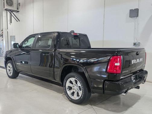 Diamond Black Crystal Pearlcoat 2026 RAM 1500 Big Horn/Lone Star