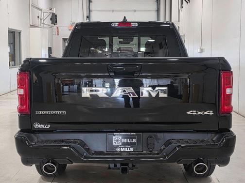 Diamond Black Crystal Pearlcoat 2026 RAM 1500 Big Horn/Lone Star