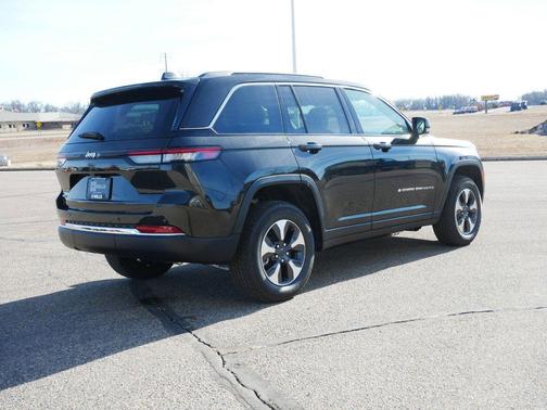 Rocky Mountain Pearlcoat 2024 Jeep Grand Cherokee 4xe Base