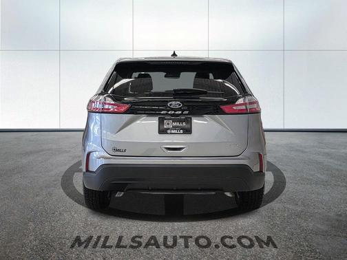 Iconic Silver Metallic 2024 Ford Edge SE