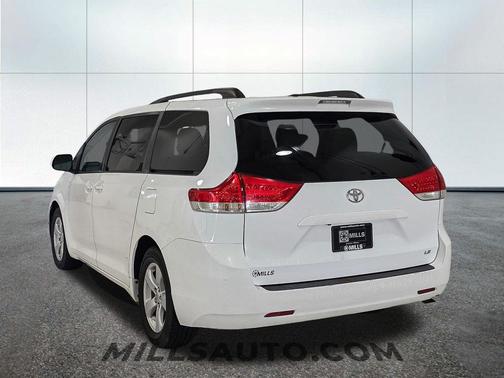 Super White 2012 Toyota Sienna LE