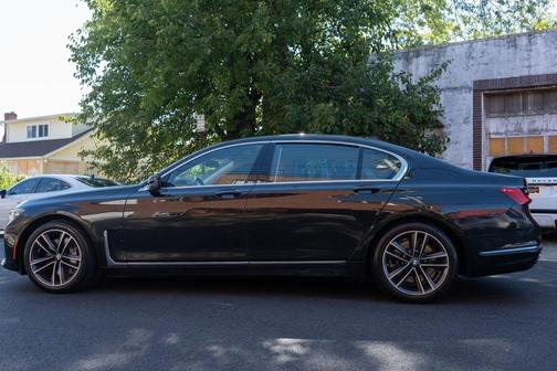 2022 BMW 750 i xDrive