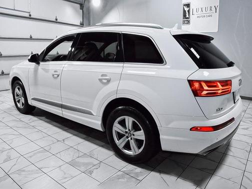 Photo 4 of 77 of 2017 Audi Q7 2.0T Premium Plus