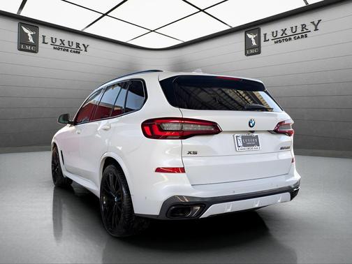 Mineral White Metallic 2022 BMW X5 M50i