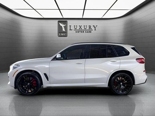 Mineral White Metallic 2022 BMW X5 M50i