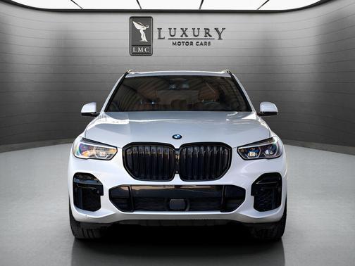 Mineral White Metallic 2022 BMW X5 M50i