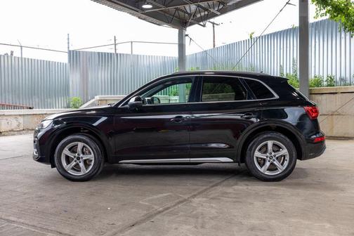 Mythos Black Metallic 2021 Audi Q5 45 Premium