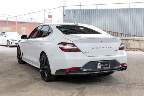 Uyuni White 2023 Genesis G70 2.0T AWD