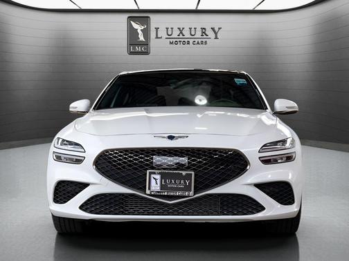 Uyuni White 2023 Genesis G70 2.0T AWD