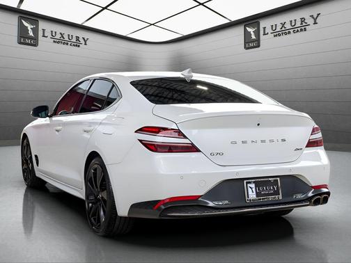 Uyuni White 2023 Genesis G70 2.0T AWD