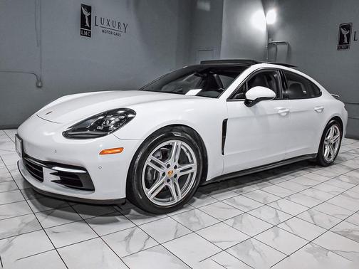 Photo 3 of 98 of 2018 Porsche Panamera 4
