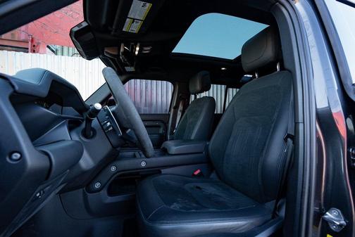 2023 Land Rover Defender 110 V8