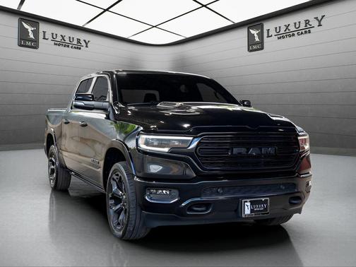 Diamond Black Crystal Pearlcoat 2023 RAM 1500 Limited