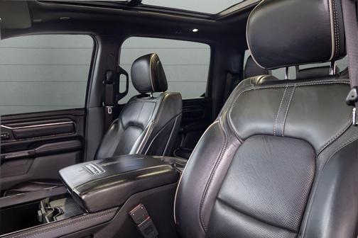 Diamond Black Crystal Pearlcoat 2023 RAM 1500 Limited