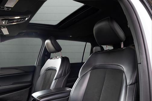 Bright White Clearcoat 2023 Jeep Grand Cherokee L Altitude