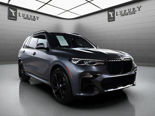 2021 BMW X7 M50i