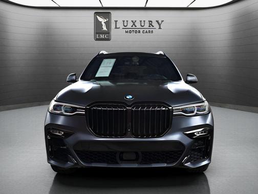 2021 BMW X7 M50i