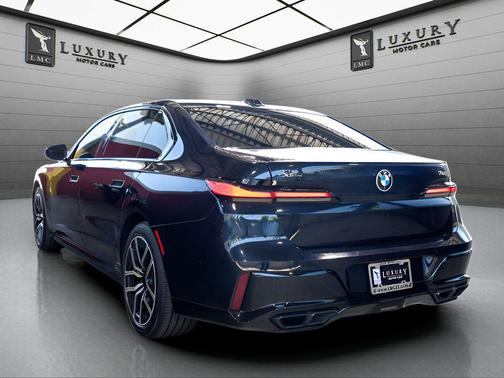 Carbon Black Metallic 2023 BMW 760 i xDrive