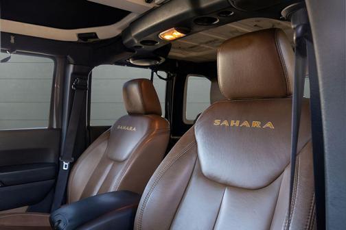 Bright White Clearcoat 2025 Jeep Wrangler 4-Door Sahara 4x4