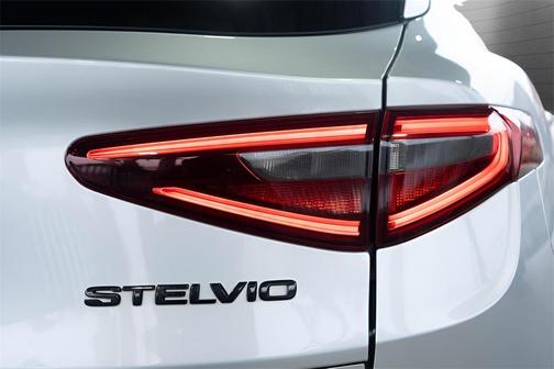 2021 Alfa Romeo Stelvio Base