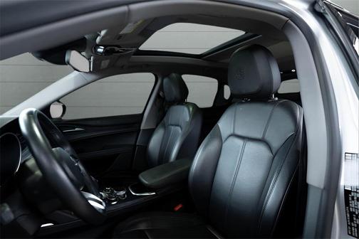 2021 Alfa Romeo Stelvio Base