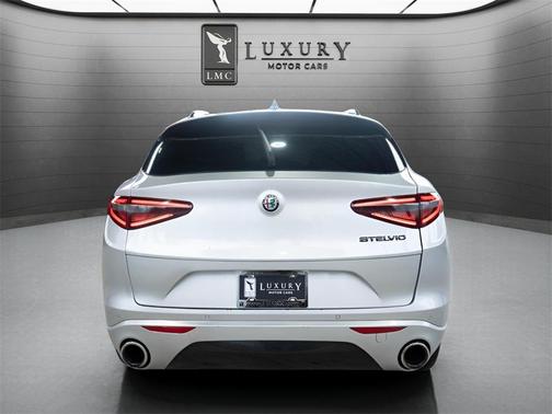 2021 Alfa Romeo Stelvio Base