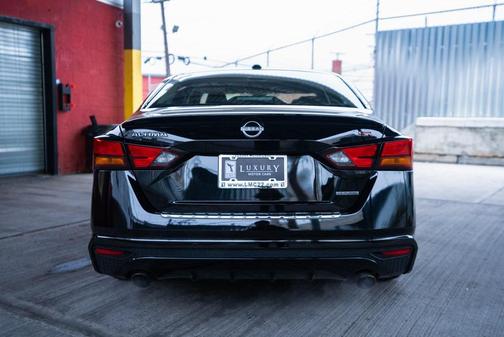 2023 Nissan Altima SR VC-Turbo FWD