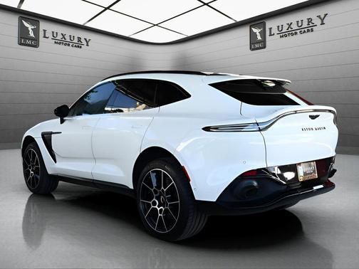 2021 Aston Martin DBX Base