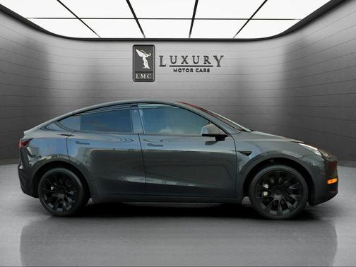 2024 Tesla Model Y Long Range Single Motor Rear-Wheel Drive
