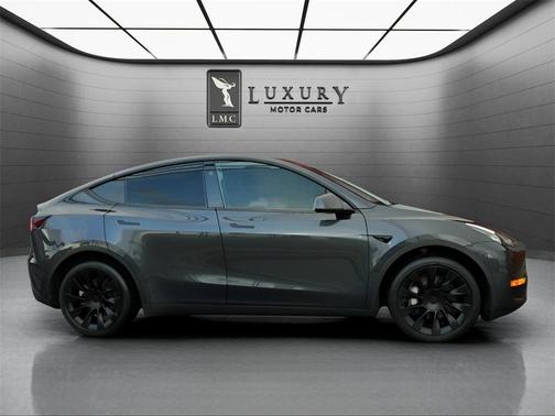 2024 Tesla Model Y Standard Range