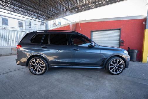2021 BMW X7 M50i