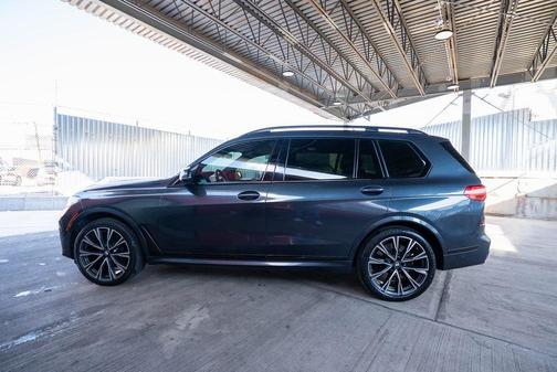2021 BMW X7 M50i