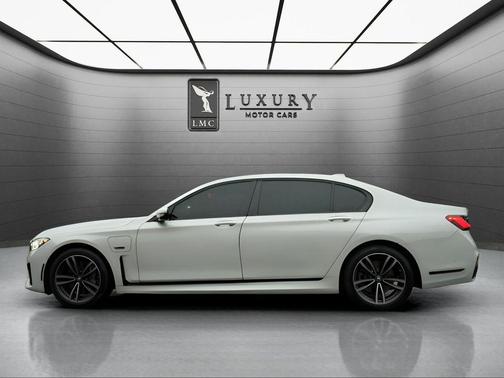 2022 BMW 745e xDrive