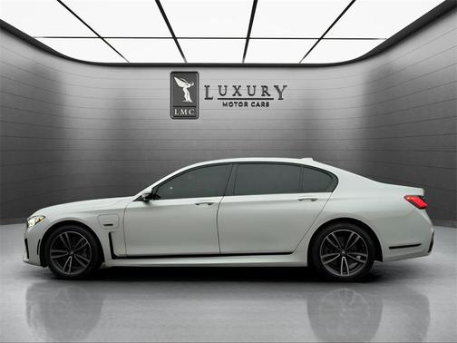 2022 BMW 745e xDrive