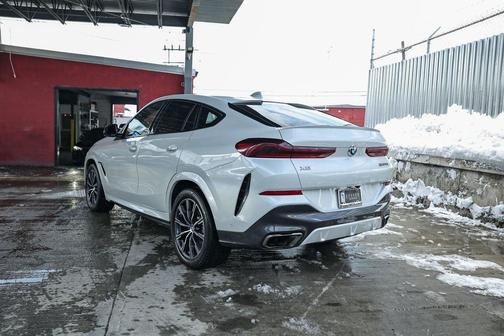 2023 BMW X6 M50i