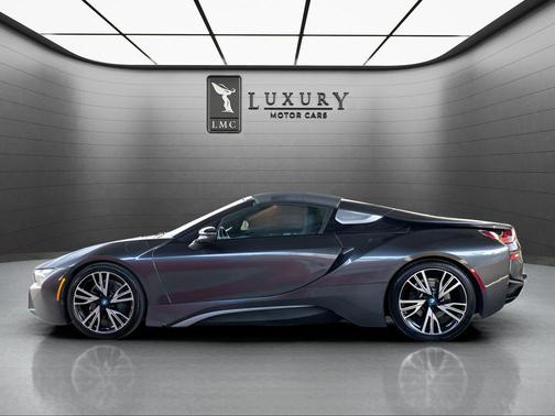 Sophisto Gray Metallic w/Frozen Gray Accent 2019 BMW i8 Base