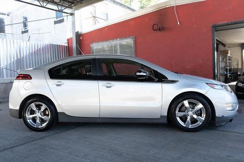 2012 Chevrolet Volt Base