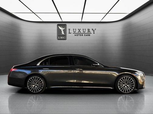 Graphite Gray Metallic 2022 Mercedes-Benz S-Class 4MATIC
