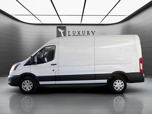 Oxford White 2023 Ford Transit-250 Base