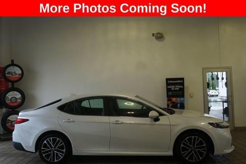 Pearl 2025 Toyota Camry SE
