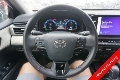 Pearl 2025 Toyota Camry SE