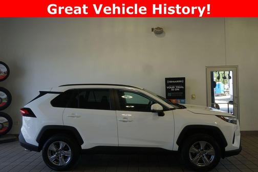 Ice Cap 2024 Toyota RAV4 XLE