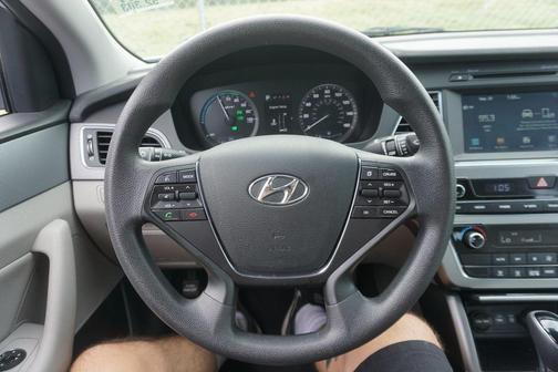 2017 Hyundai SONATA Hybrid SE
