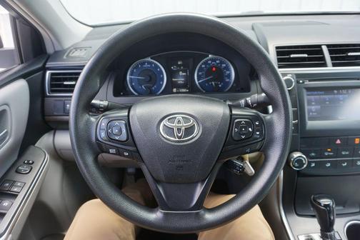 White 2017 Toyota Camry LE