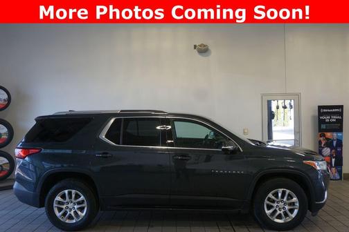 Graphite Metallic 2018 Chevrolet Traverse LT Cloth
