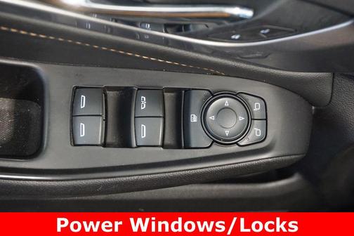 Graphite Metallic 2018 Chevrolet Traverse LT Cloth