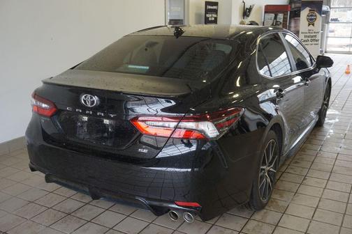 Midnight Black Metallic 2022 Toyota Camry SE