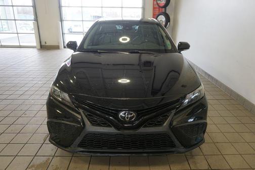 Midnight Black Metallic 2022 Toyota Camry SE