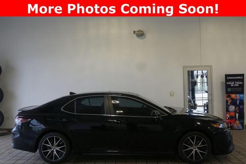 Midnight Black Metallic 2022 Toyota Camry SE